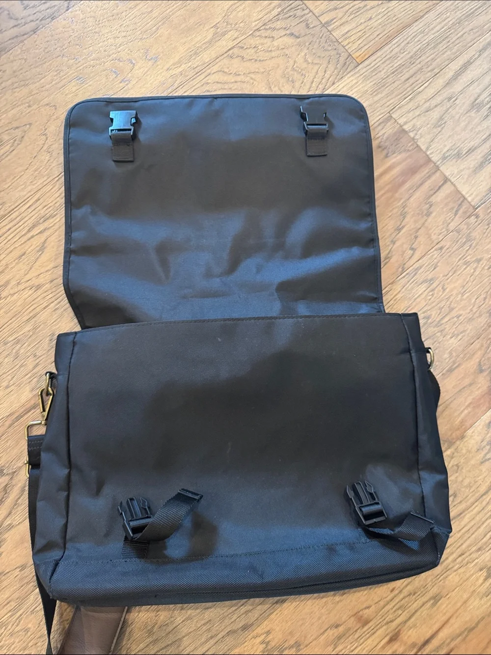Goodfellow & Co Black Laptop Messenger Bag with Brown Strap Pad